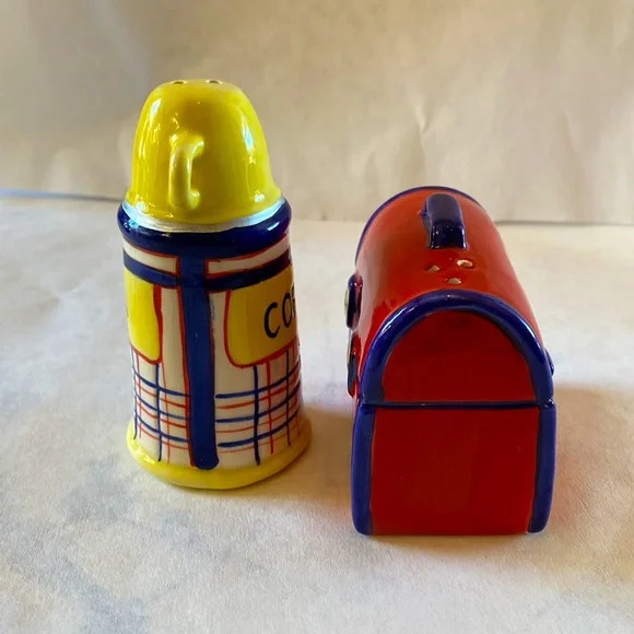 Coffee/Tea Thermos and Lunchbox Salt and Pepper Shakers - Picture 3 of 6